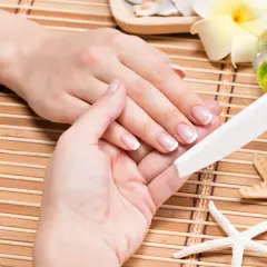 Manicure japoński: cena w Polsce, co wpływa i czy warto robić w domu?
