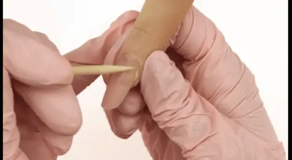 Manicure bez zalanych skórek: techniki i narzędzia perfekcji